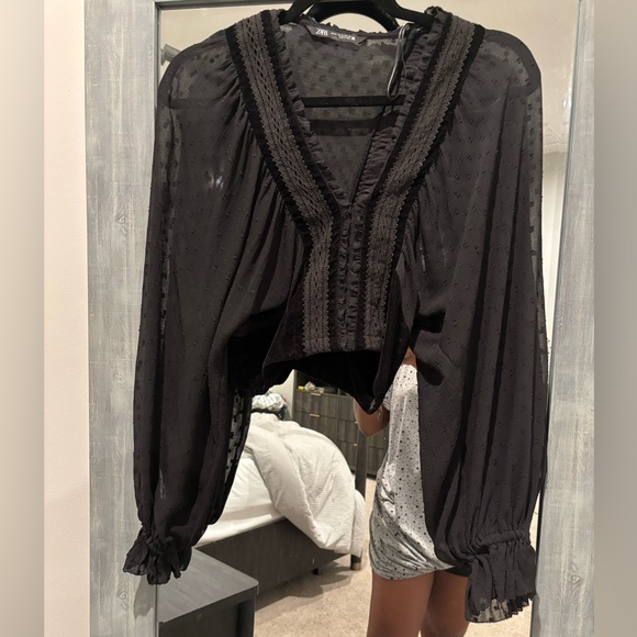 Zara Cropped Blouse - Picture 1 of 4